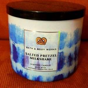 *2 for $40* 🥨🍦BBW Salted Pretzel Milkshake 3-wick Candle🍦🥨